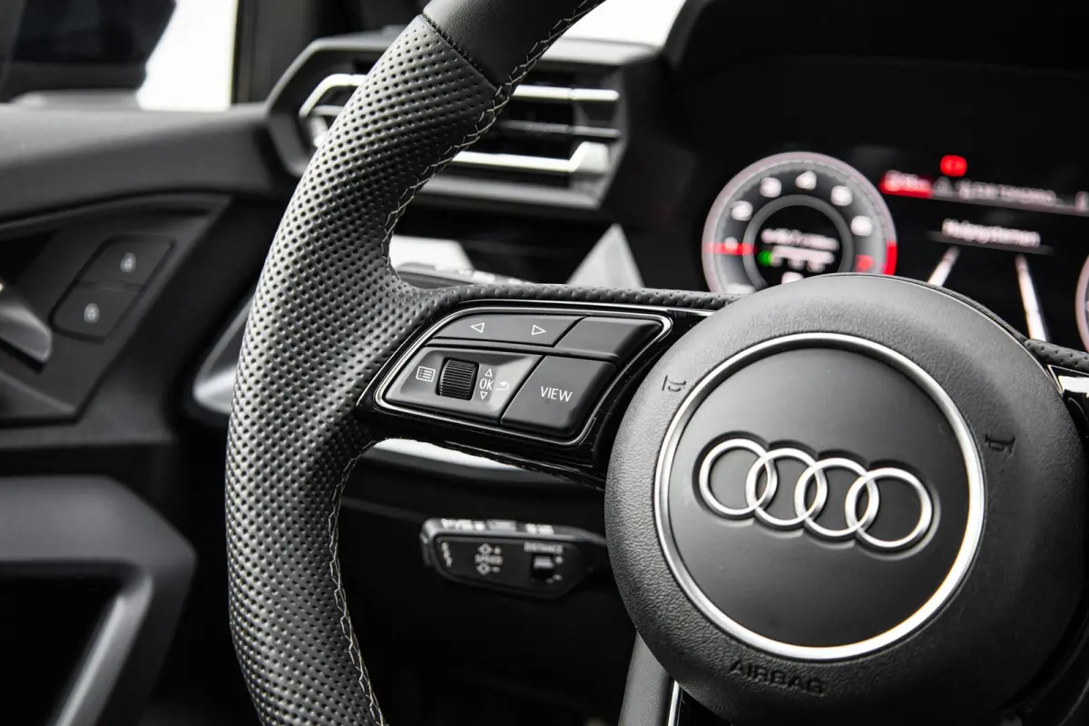 30 TFSI 116pk S-tronic S edition | Panoramadak | 19" Velgen | SONOS