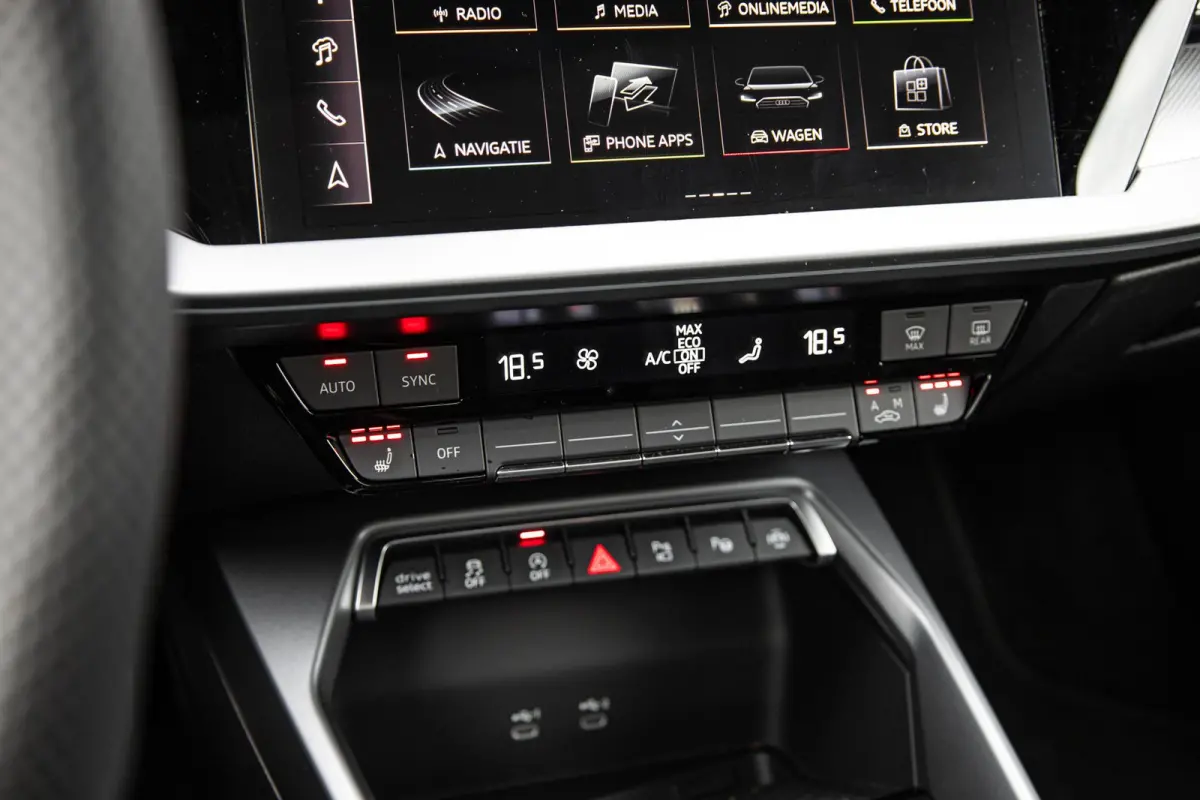 30 TFSI 116pk S-tronic S edition | Panoramadak | 19" Velgen | SONOS