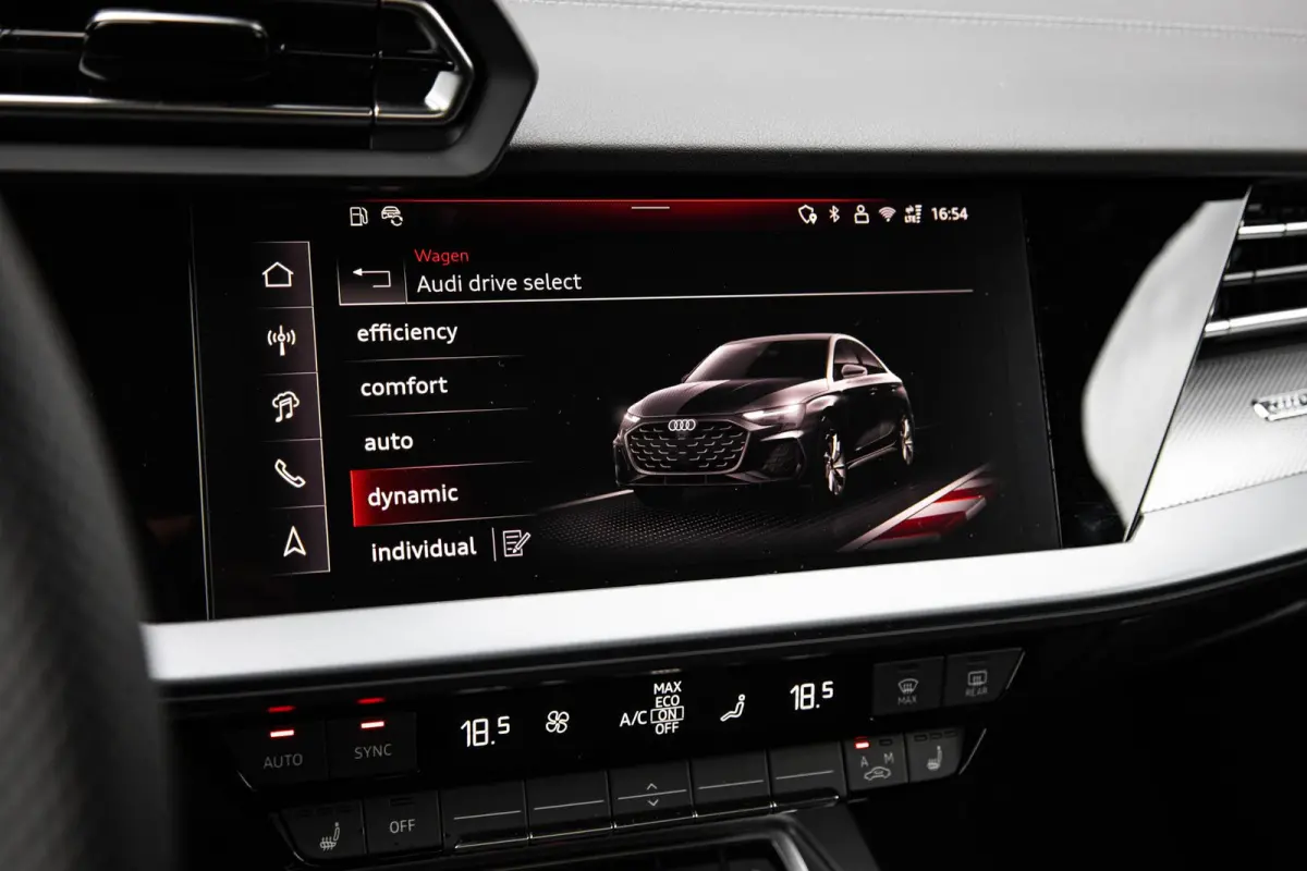 30 TFSI 116pk S-tronic S edition | Panoramadak | 19" Velgen | SONOS
