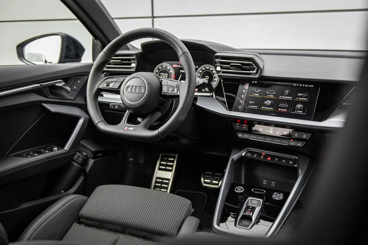 30 TFSI 116pk S-tronic S edition | Panoramadak | 19" Velgen | SONOS