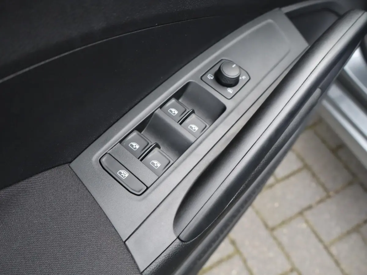 1.0 TSI 95pk Business Edition | Android Auto / Apple CarPlay | Verwarmbare Voorstoelen
