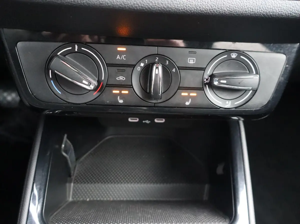1.0 TSI 95pk Business Edition | Android Auto / Apple CarPlay | Verwarmbare Voorstoelen