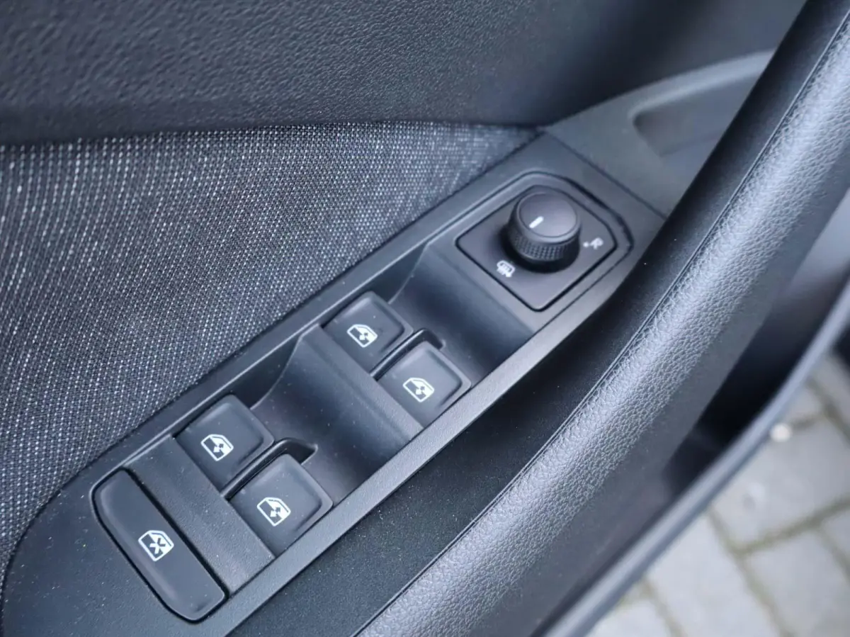 1.0 TSI 115pk Business Edition | Trekhaak Wegklapbaar | Stoelverwarming