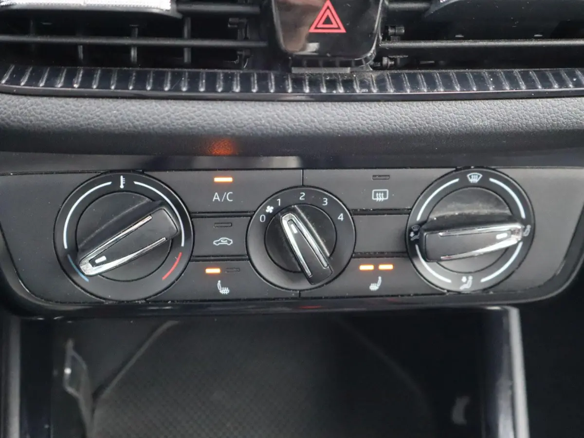 1.0 TSI 95pk Business Edition | Stoelverwaming | Apple Carplay/Android Auto | Achteruitrijcamea | Cruise Control