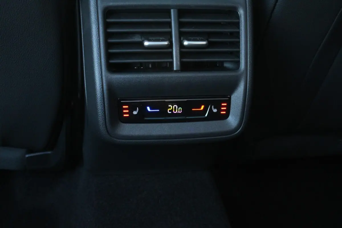 1.5 TSI 204pk PHEV Sportline Business | 19" Velgen | Winterpakket
