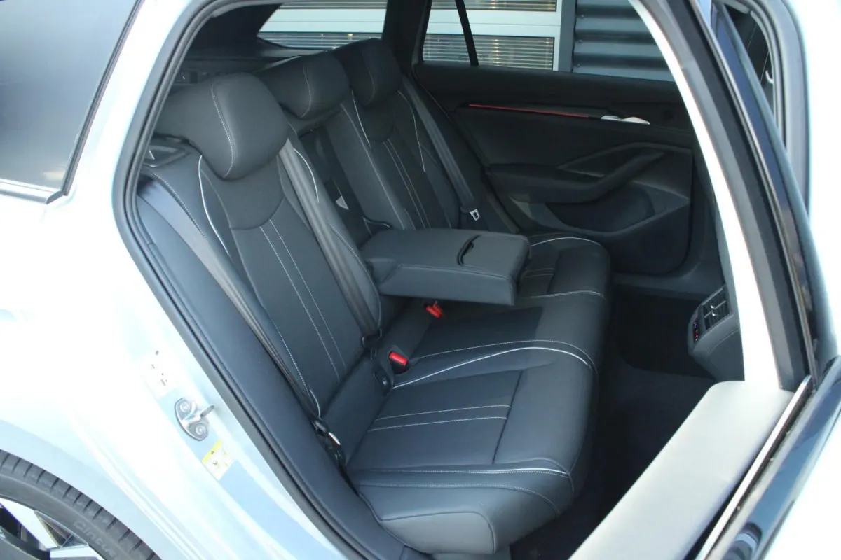 1.5 TSI 204pk PHEV Sportline Business | 19" Velgen | Winterpakket