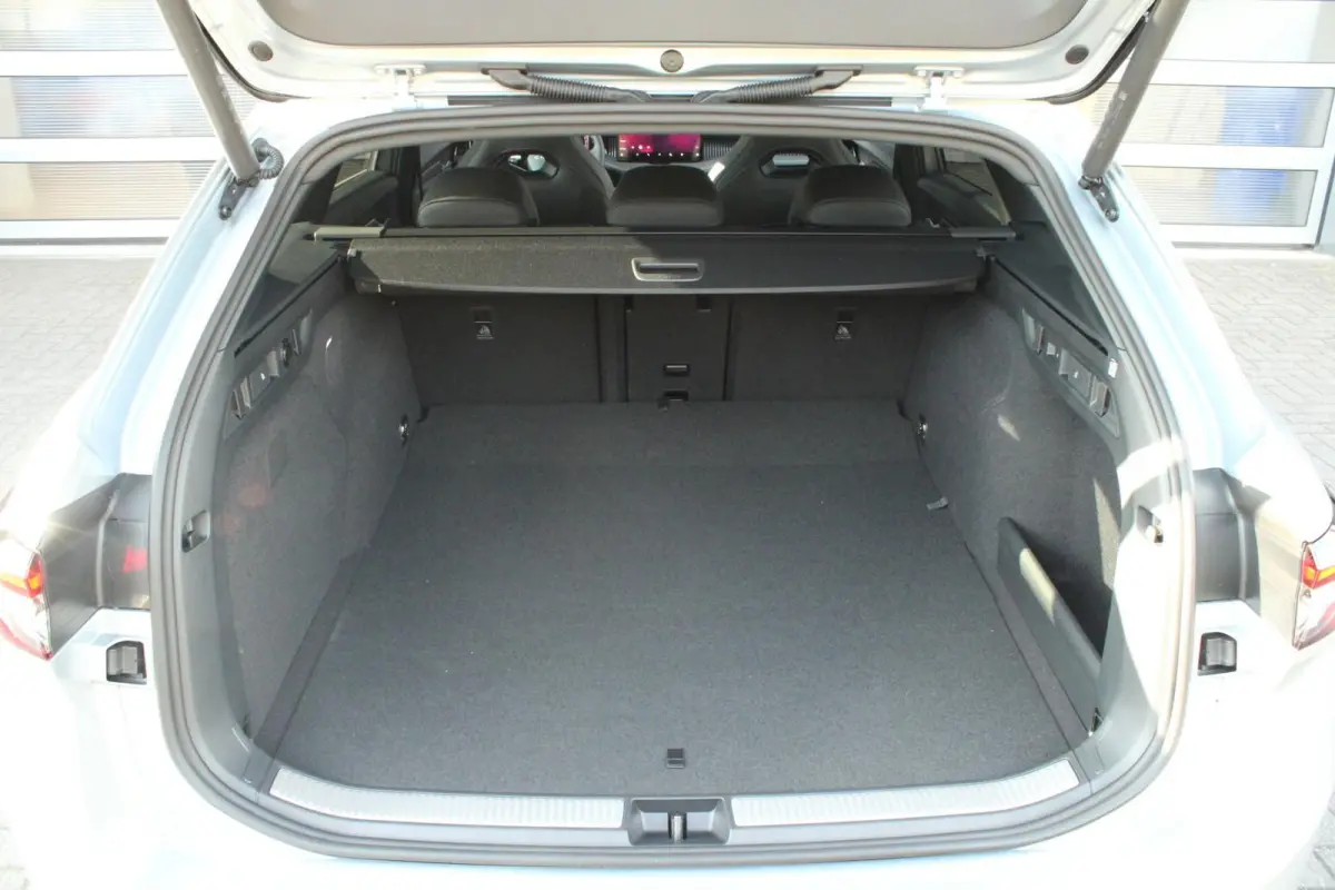 1.5 TSI 204pk PHEV Sportline Business | 19" Velgen | Winterpakket