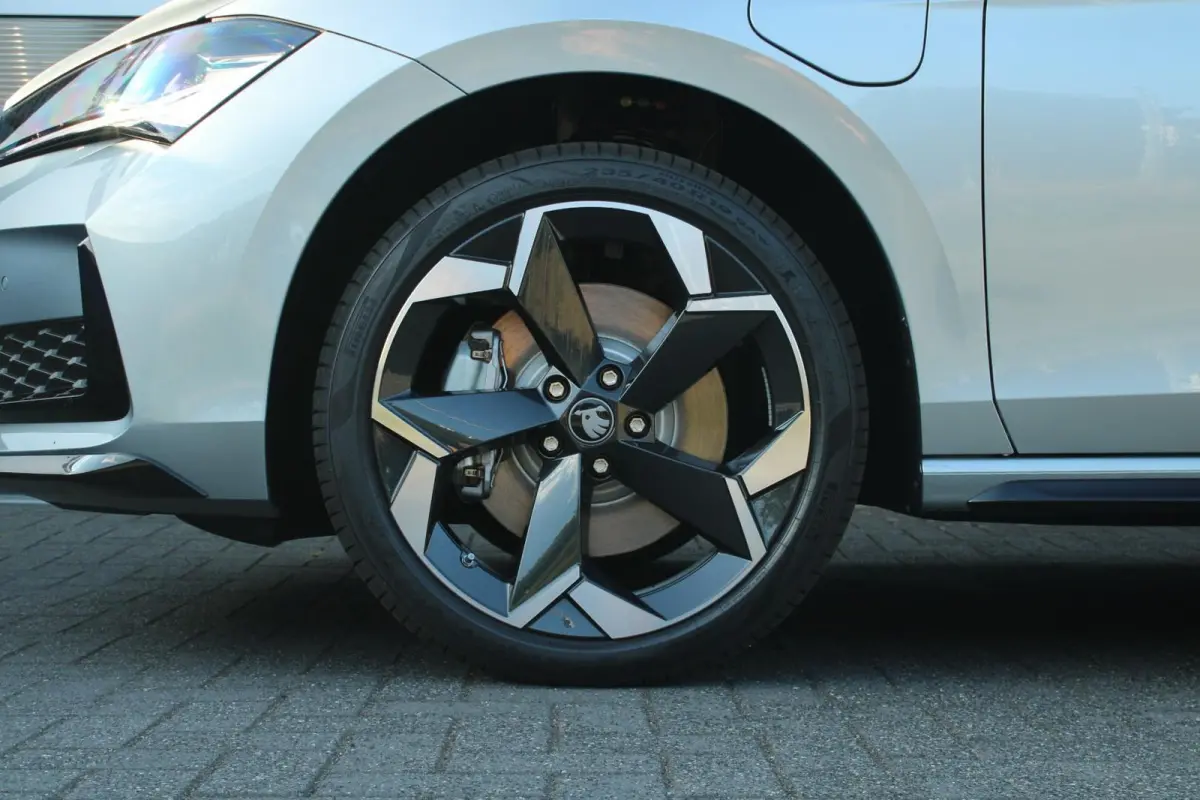 1.5 TSI 204pk PHEV Sportline Business | 19" Velgen | Winterpakket