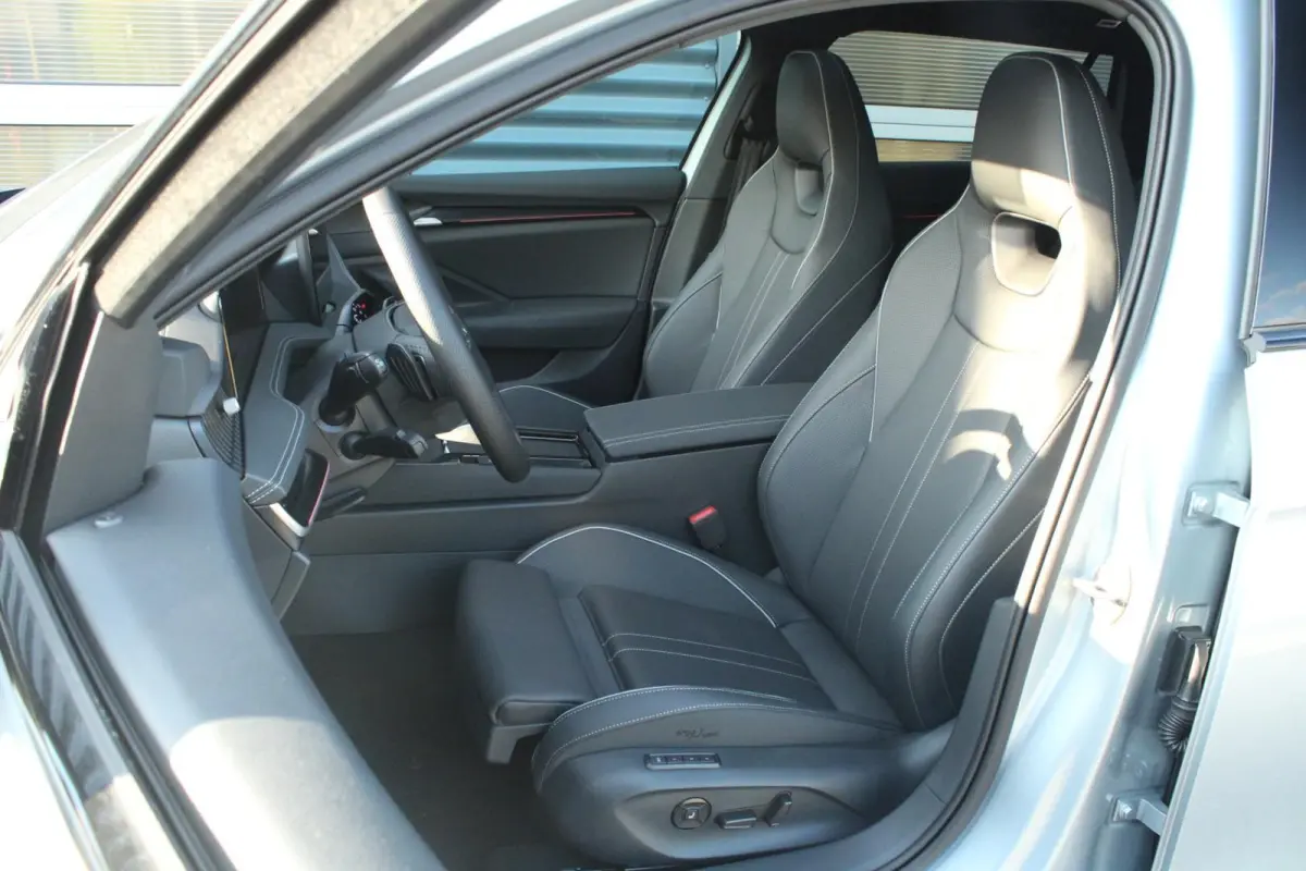 1.5 TSI 204pk PHEV Sportline Business | 19" Velgen | Winterpakket