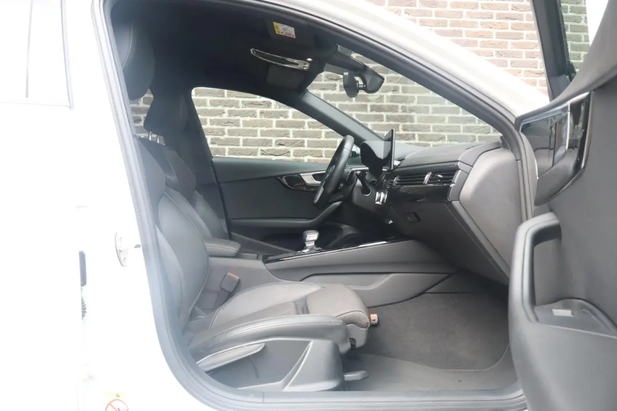 35 TFSI 150pk S-tronic S Edition Competition | Navigatie | Elektr. Achterklep | Lichtpakket | 18" Velgen