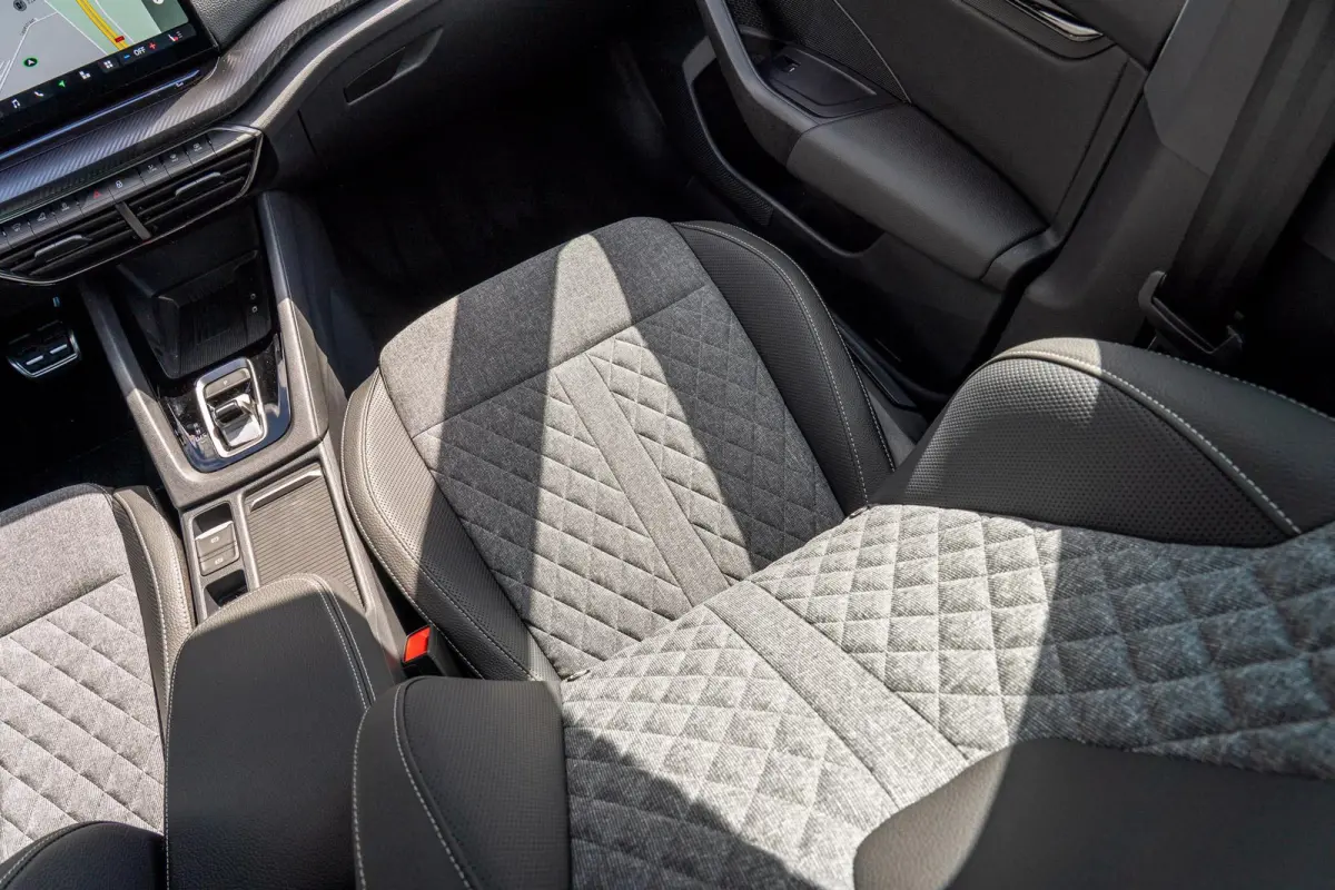 1.5 TSI 150pk DSG MHEV Sportline Business | Panoramadak | LMV 19" | Soundsysteem Canton