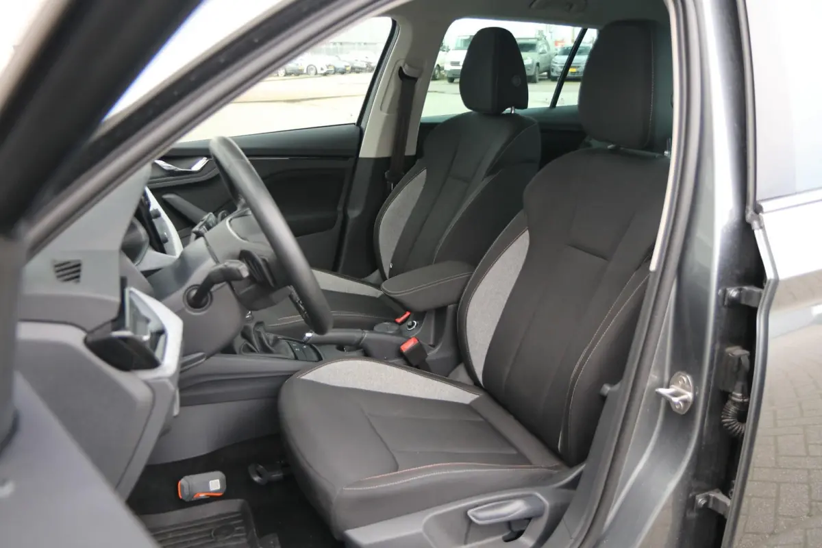 1.0 TSI 115pk DSG Selection | Apple Carplay/Android Auto | Parkeersensoren Voor + Achter | LED Verlichting
