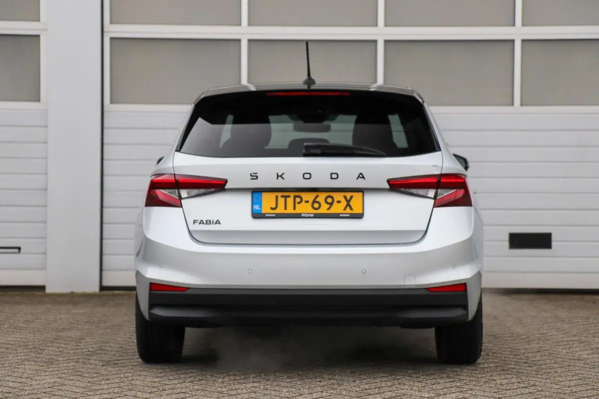 1.0 TSI 95pk Business Edition | Smartlink | Stoelverwarming | Achteruitrijcamera