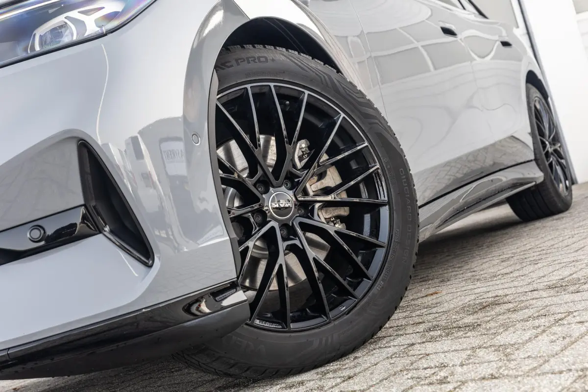 286pk Limited Edition 77 kWh | 20" Velgen | Head-up