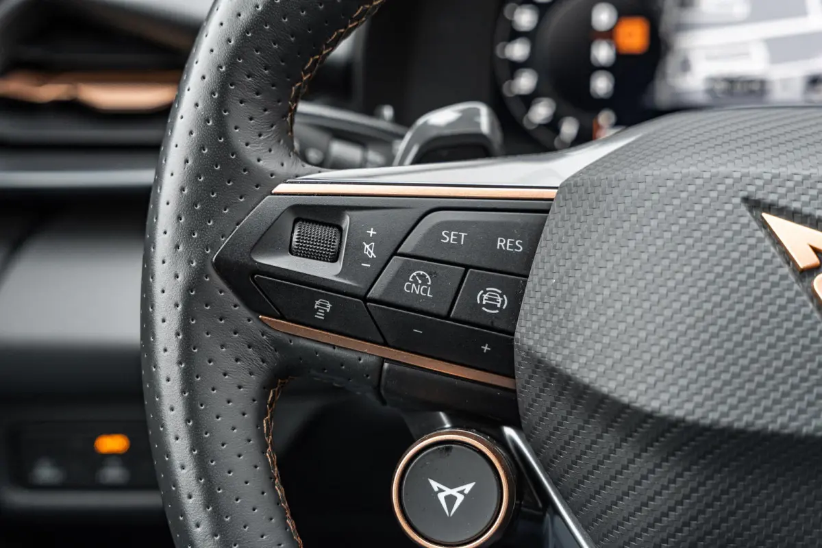 1.5 TSI e-Hybrid 272pk VZ Performance | SoH 100% | Trekhaak | Panoramadak | Sennheiser | 360 Camera