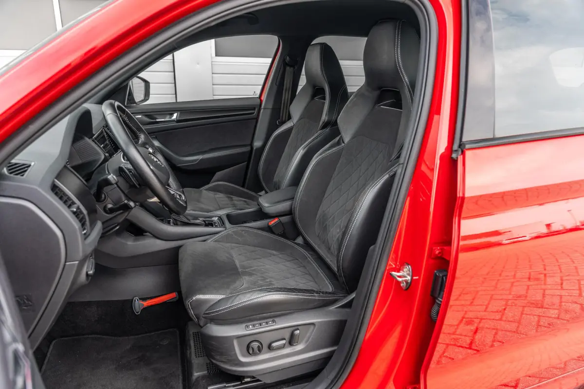 1.5 TSI 150pk DSG Sportline Business | Navigatie | Stoelverwarming | Achteruitrijcamera | 20" Velgen |  Keyless