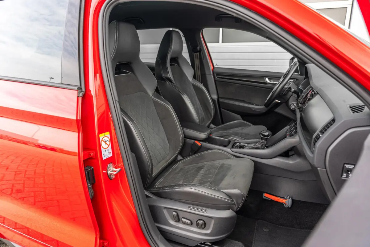 1.5 TSI 150pk DSG Sportline Business | Navigatie | Stoelverwarming | Achteruitrijcamera | 20" Velgen |  Keyless