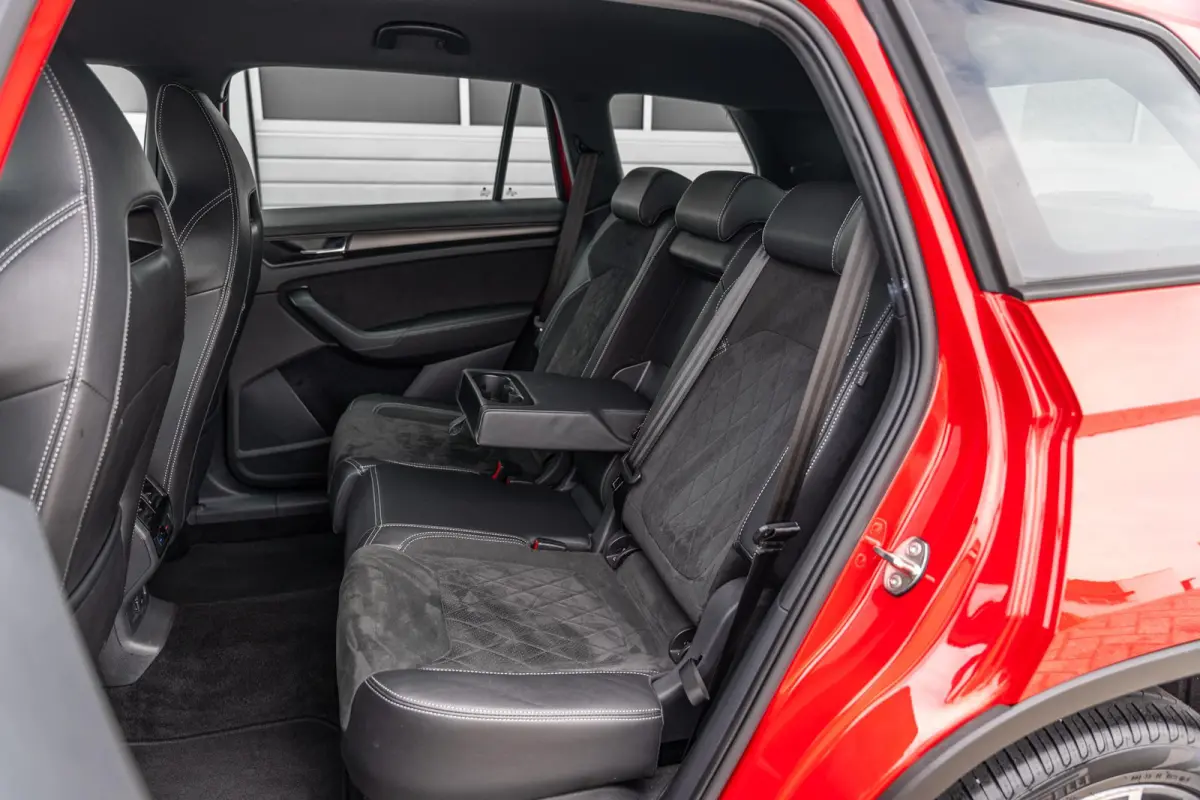 1.5 TSI 150pk DSG Sportline Business | Navigatie | Stoelverwarming | Achteruitrijcamera | 20" Velgen |  Keyless