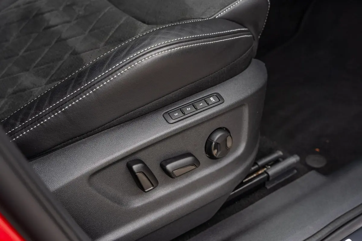 1.5 TSI 150pk DSG Sportline Business | Navigatie | Stoelverwarming | Achteruitrijcamera | 20" Velgen |  Keyless