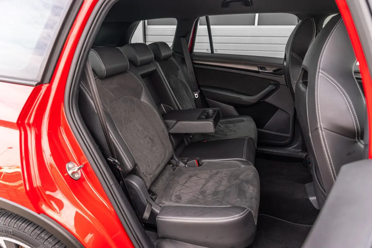 1.5 TSI 150pk DSG Sportline Business | Navigatie | Stoelverwarming | Achteruitrijcamera | 20" Velgen |  Keyless