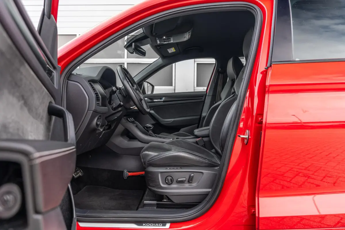 1.5 TSI 150pk DSG Sportline Business | Navigatie | Stoelverwarming | Achteruitrijcamera | 20" Velgen |  Keyless