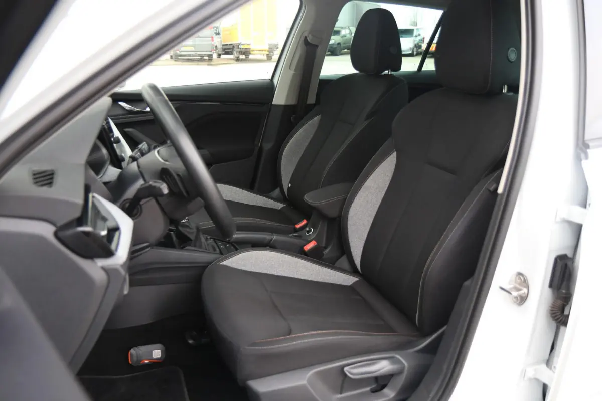 1.0 TSI 115pk DSG Business Edition | App Connect | Achteruitrijcamera | Climate Control | Stoelverwarming