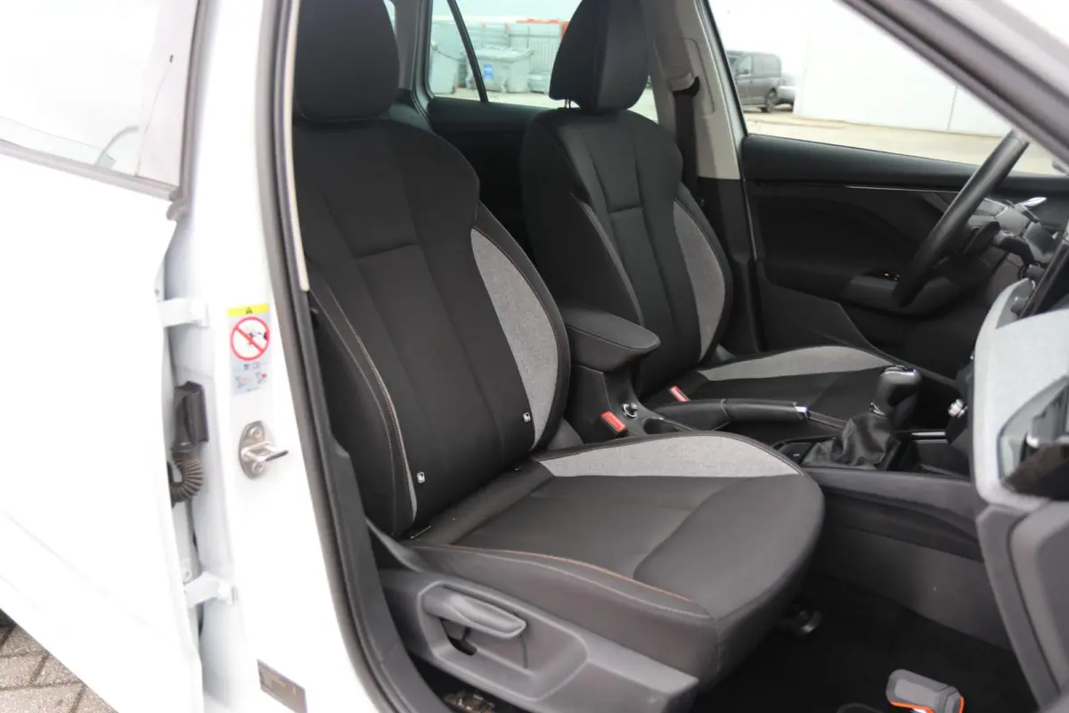1.0 TSI 115pk DSG Business Edition | App Connect | Achteruitrijcamera | Climate Control | Stoelverwarming
