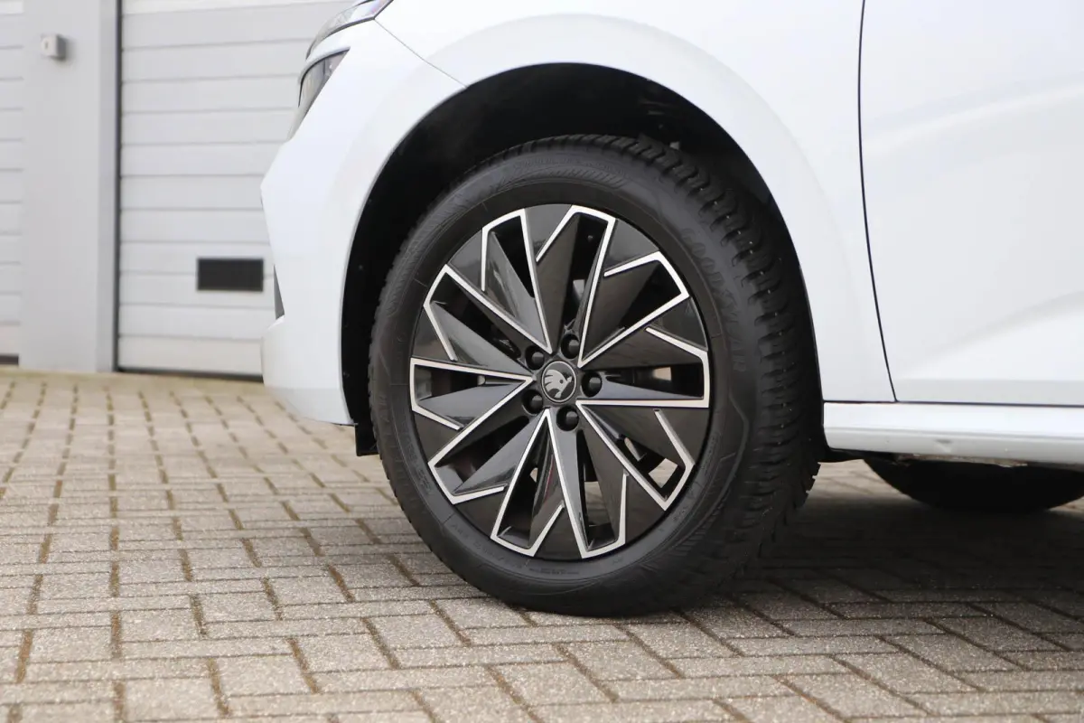 1.0 TSI 115pk DSG Business Edition | App Connect | Achteruitrijcamera | Climate Control | Stoelverwarming