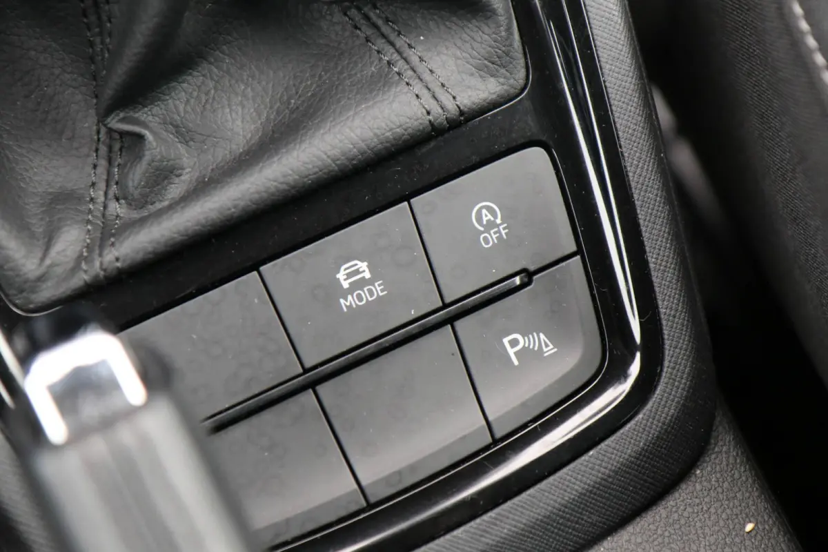 1.0 TSI 115pk DSG Business Edition | App Connect | Achteruitrijcamera | Climate Control | Stoelverwarming