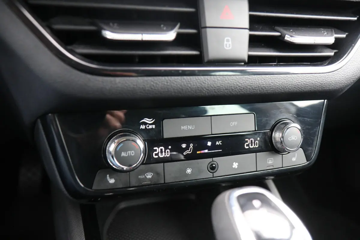 1.0 TSI 115pk DSG Business Edition | App Connect | Achteruitrijcamera | Climate Control | Stoelverwarming