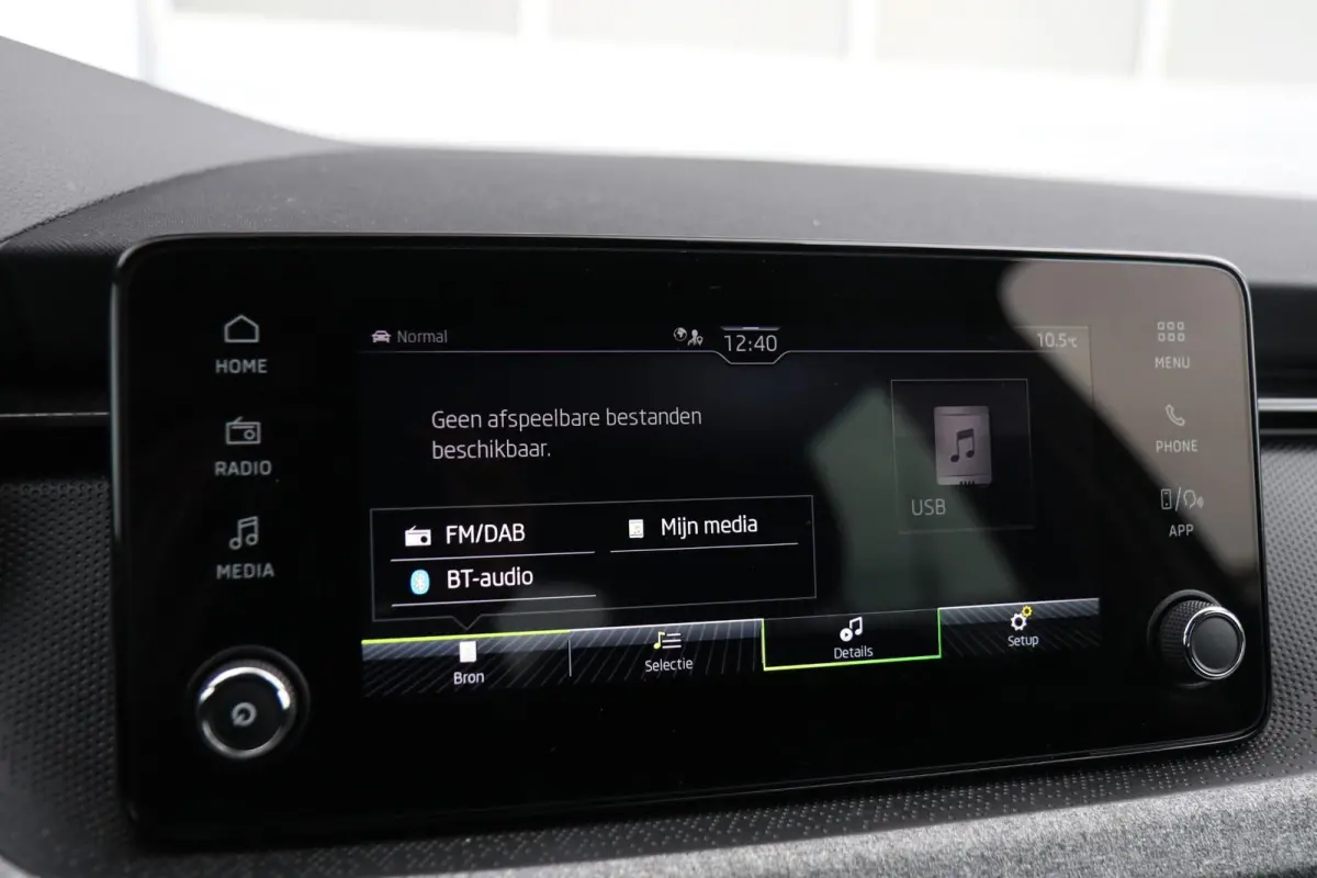 1.0 TSI 115pk DSG Business Edition | App Connect | Achteruitrijcamera | Climate Control | Stoelverwarming