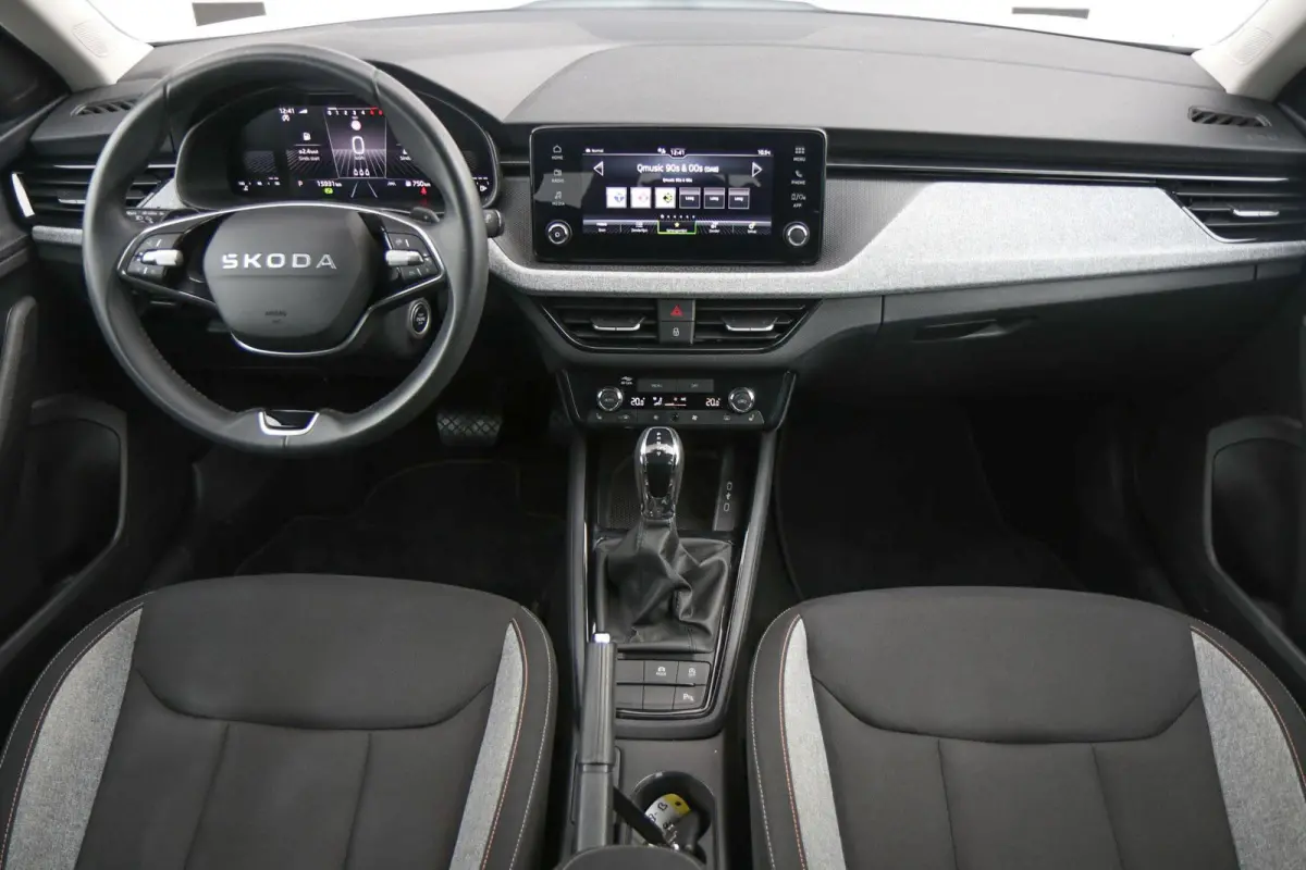 1.0 TSI 115pk DSG Business Edition | App Connect | Achteruitrijcamera | Climate Control | Stoelverwarming