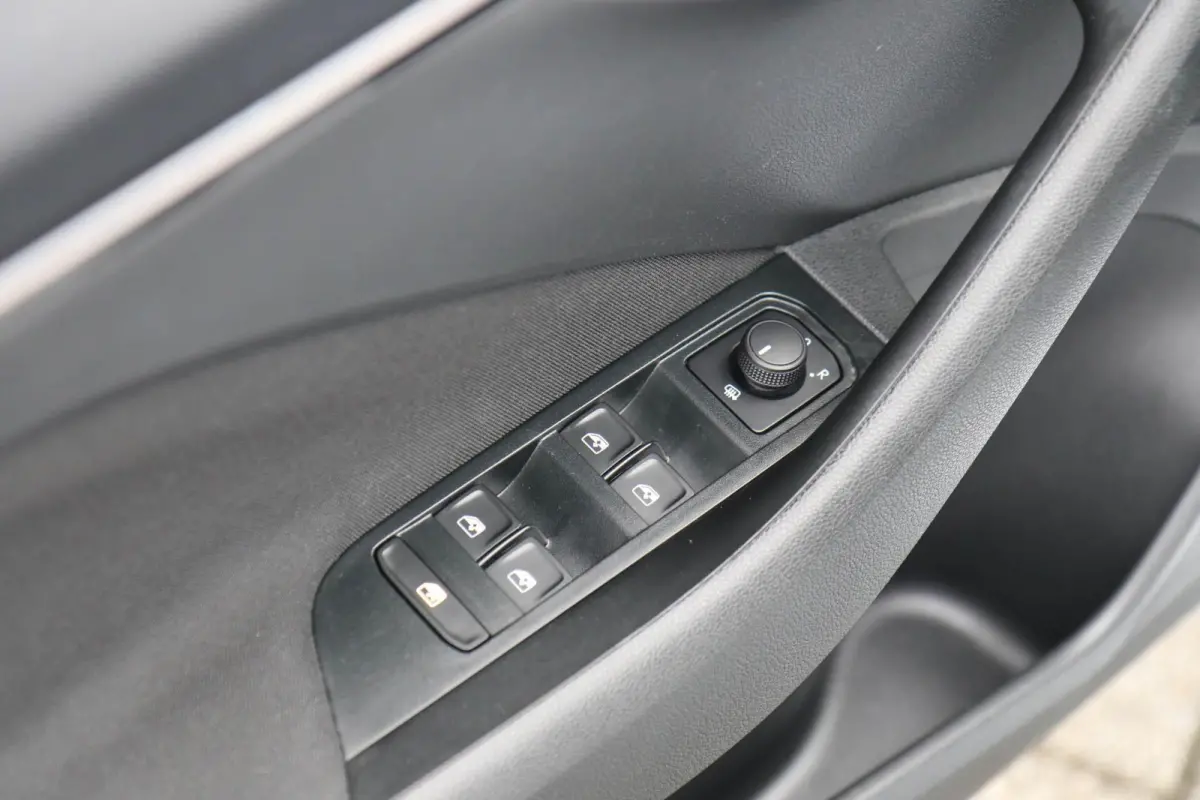 1.0 TSI 115pk DSG Business Edition | App Connect | Achteruitrijcamera | Climate Control | Stoelverwarming