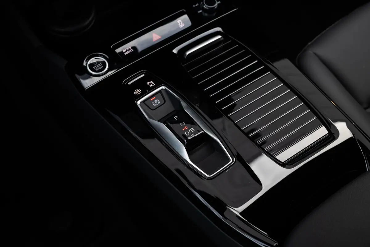 286pk Advanced edition 83 kWh | Trekhaak | Verwarmbaar stuur | Keyless entry