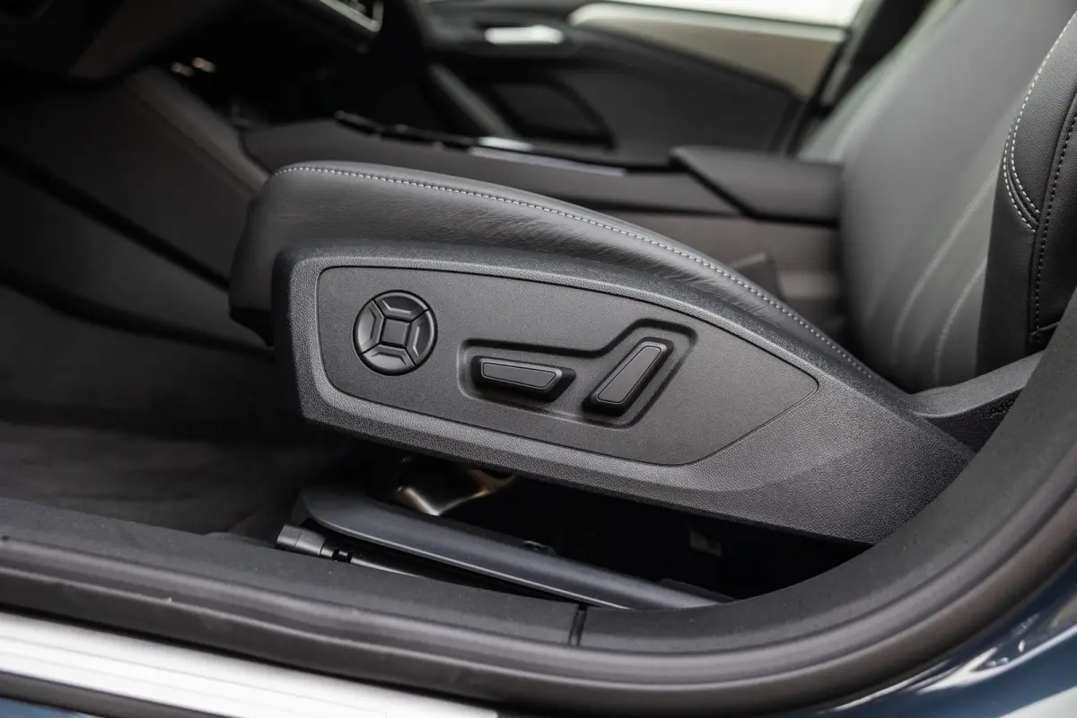 286pk Advanced edition 83 kWh | Trekhaak | Verwarmbaar stuur | Keyless entry
