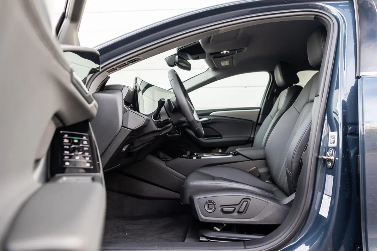 286pk Advanced edition 83 kWh | Trekhaak | Verwarmbaar stuur | Keyless entry