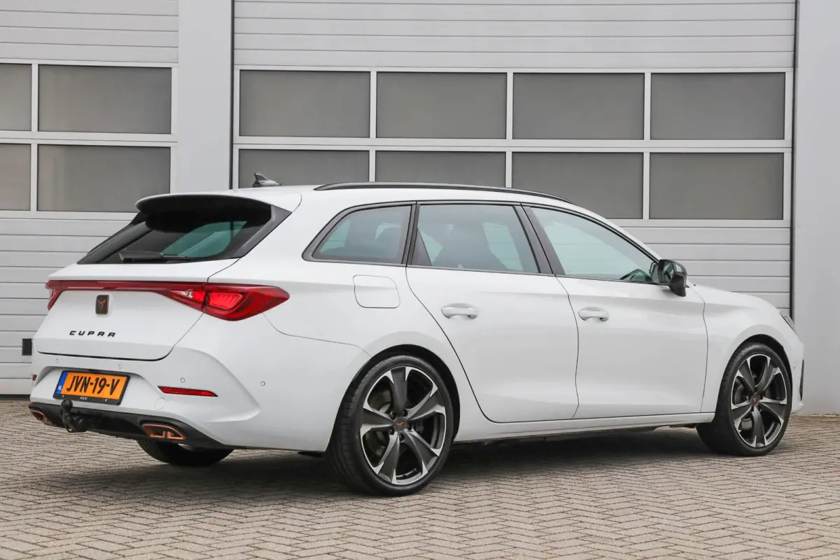 1.4 e-Hybrid 245pk VZ | SoH 98% | Trekhaak | Achteruitrijcamera | Stoelverwarming | Navigatie