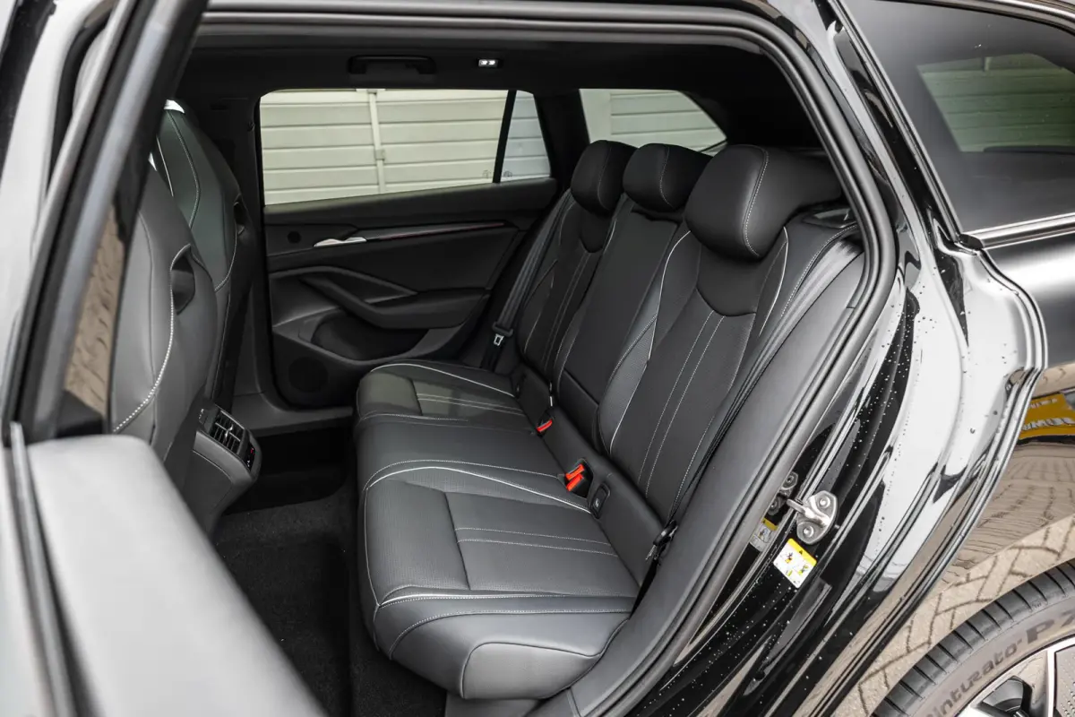 1.5 TSI 204pk PHEV Sportline Business | Winter Pakket | Panoramadak