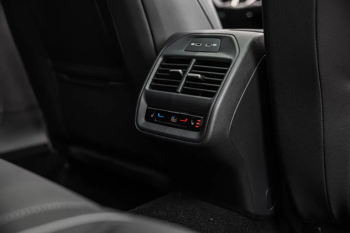 1.5 TSI 204pk PHEV Sportline Business | Winter Pakket | Panoramadak