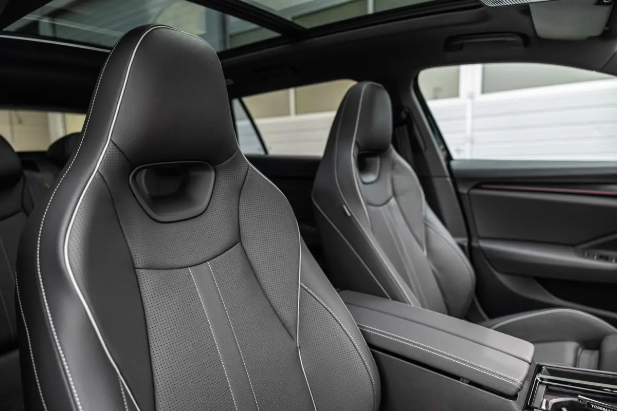 1.5 TSI 204pk PHEV Sportline Business | Winter Pakket | Panoramadak