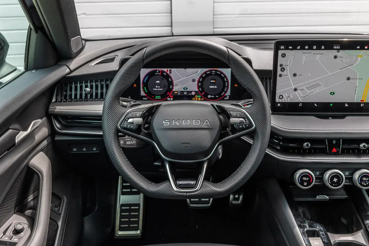 1.5 TSI 204pk PHEV Sportline Business | Winter Pakket | Panoramadak