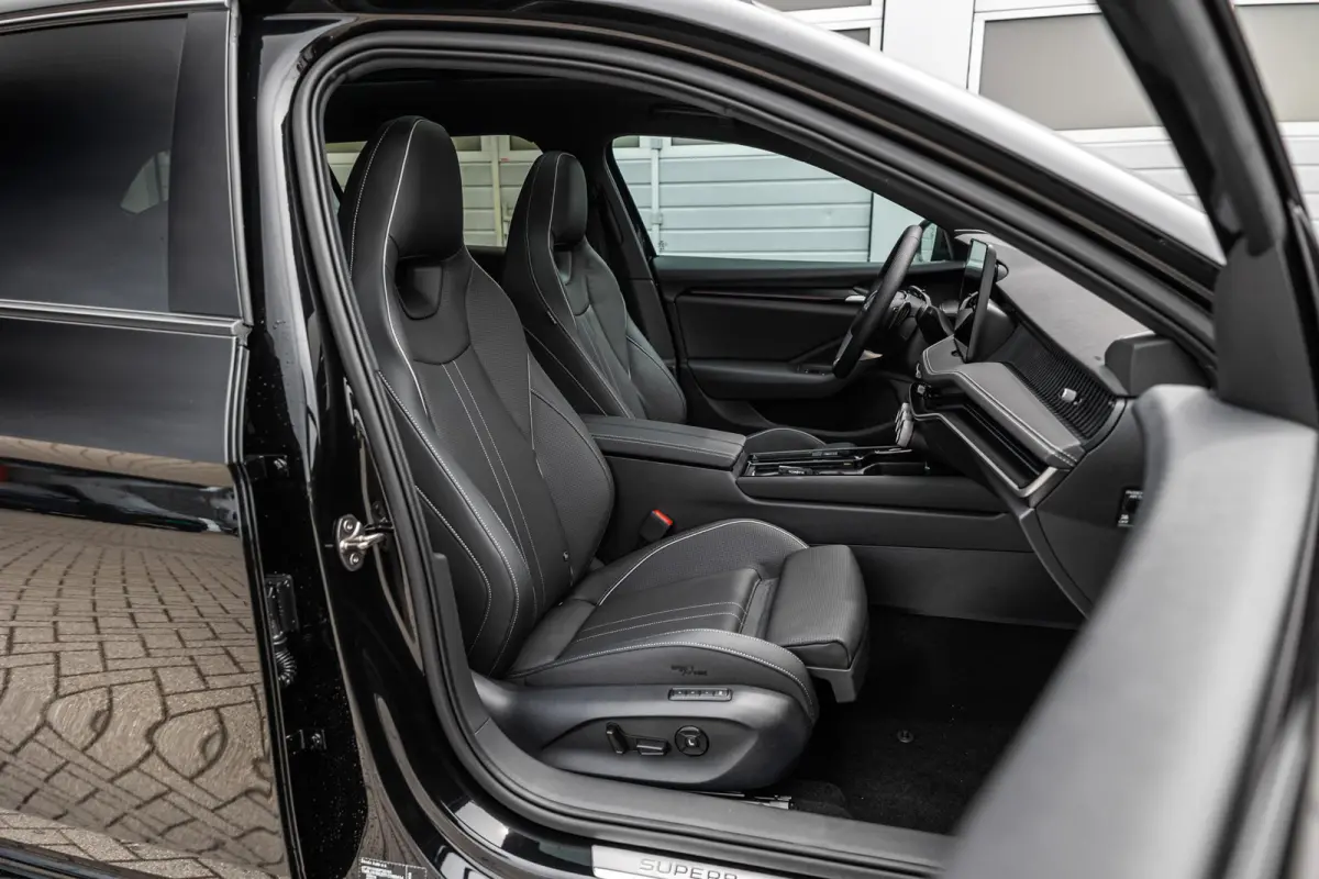 1.5 TSI 204pk PHEV Sportline Business | Winter Pakket | Panoramadak