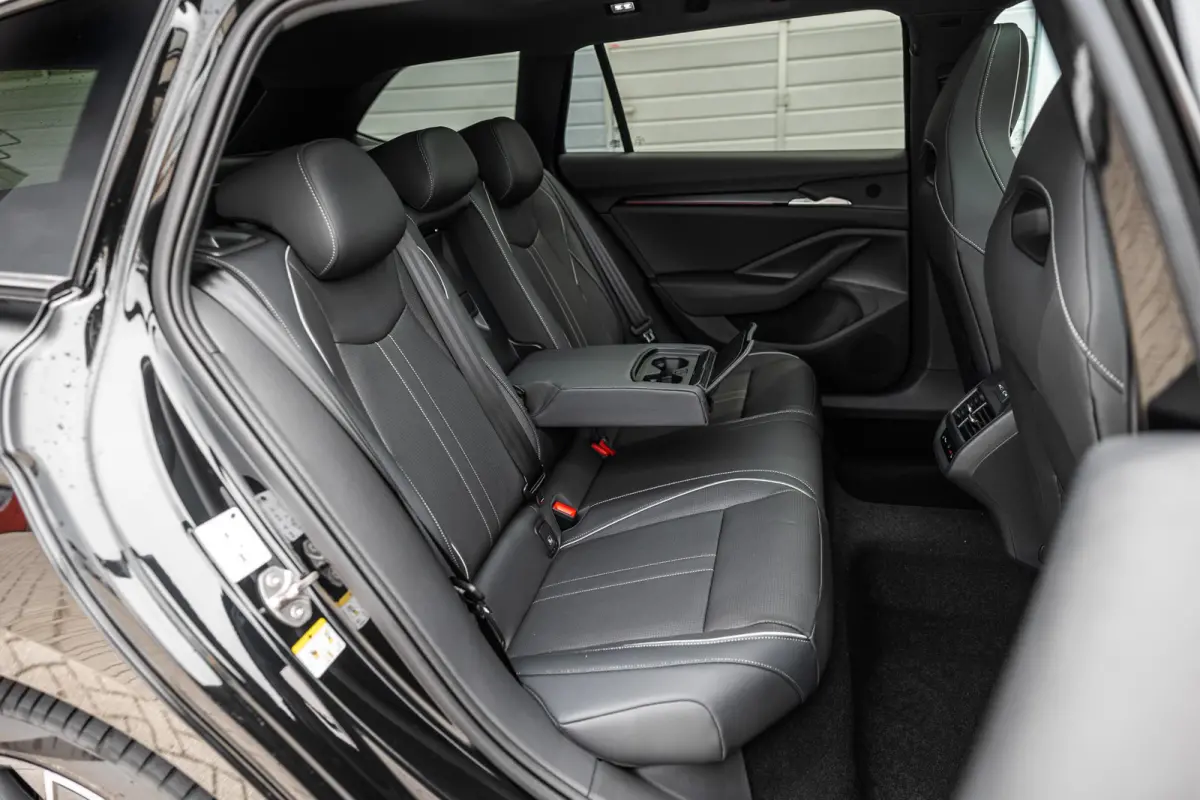 1.5 TSI 204pk PHEV Sportline Business | Winter Pakket | Panoramadak