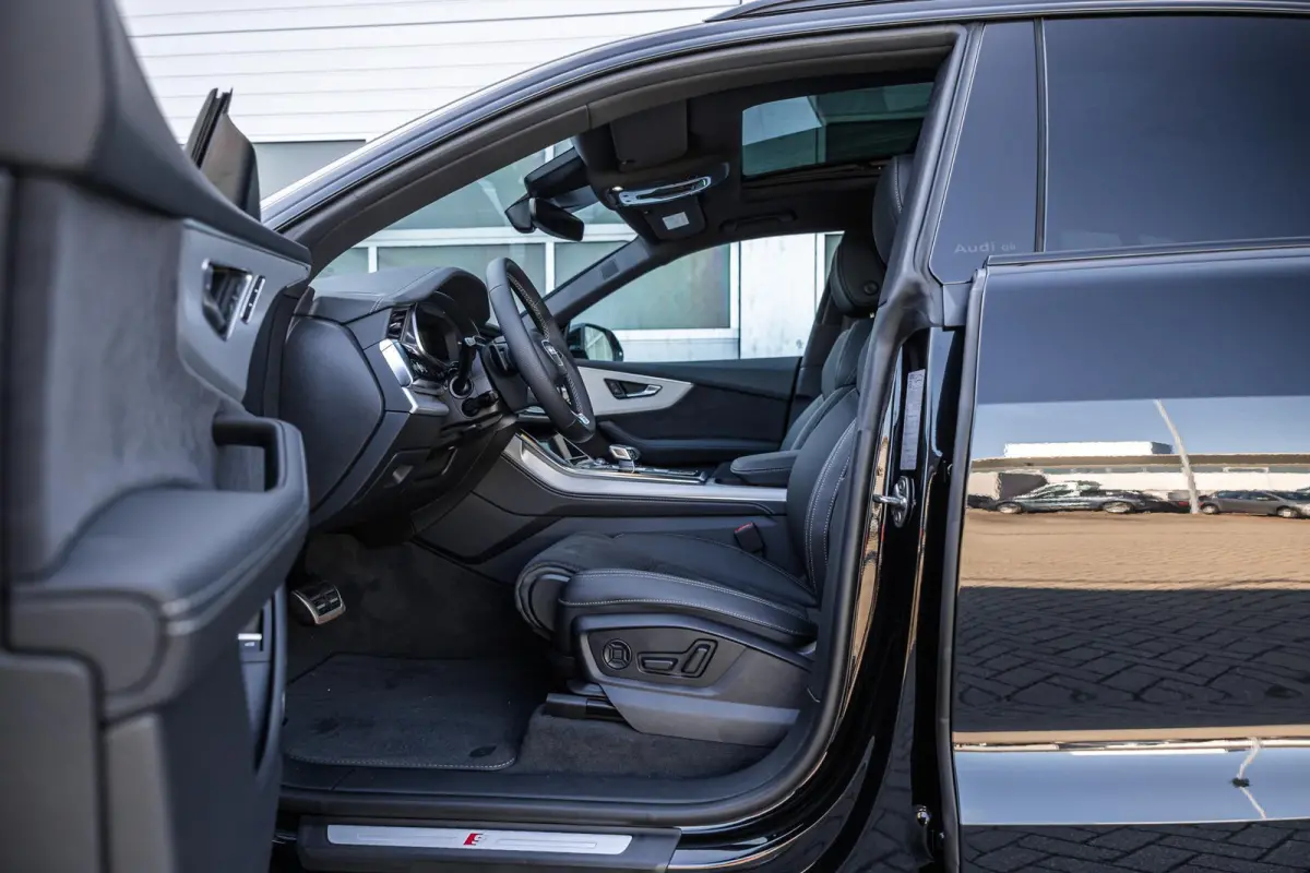55 TFSI e 394pk quattro Pro Line S | Achterasbesturing | Panoramadak | 23" Velgen