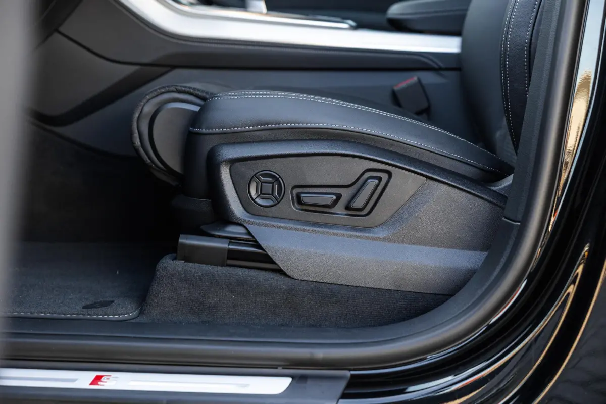 55 TFSI e 394pk quattro Pro Line S | Achterasbesturing | Panoramadak | 23" Velgen
