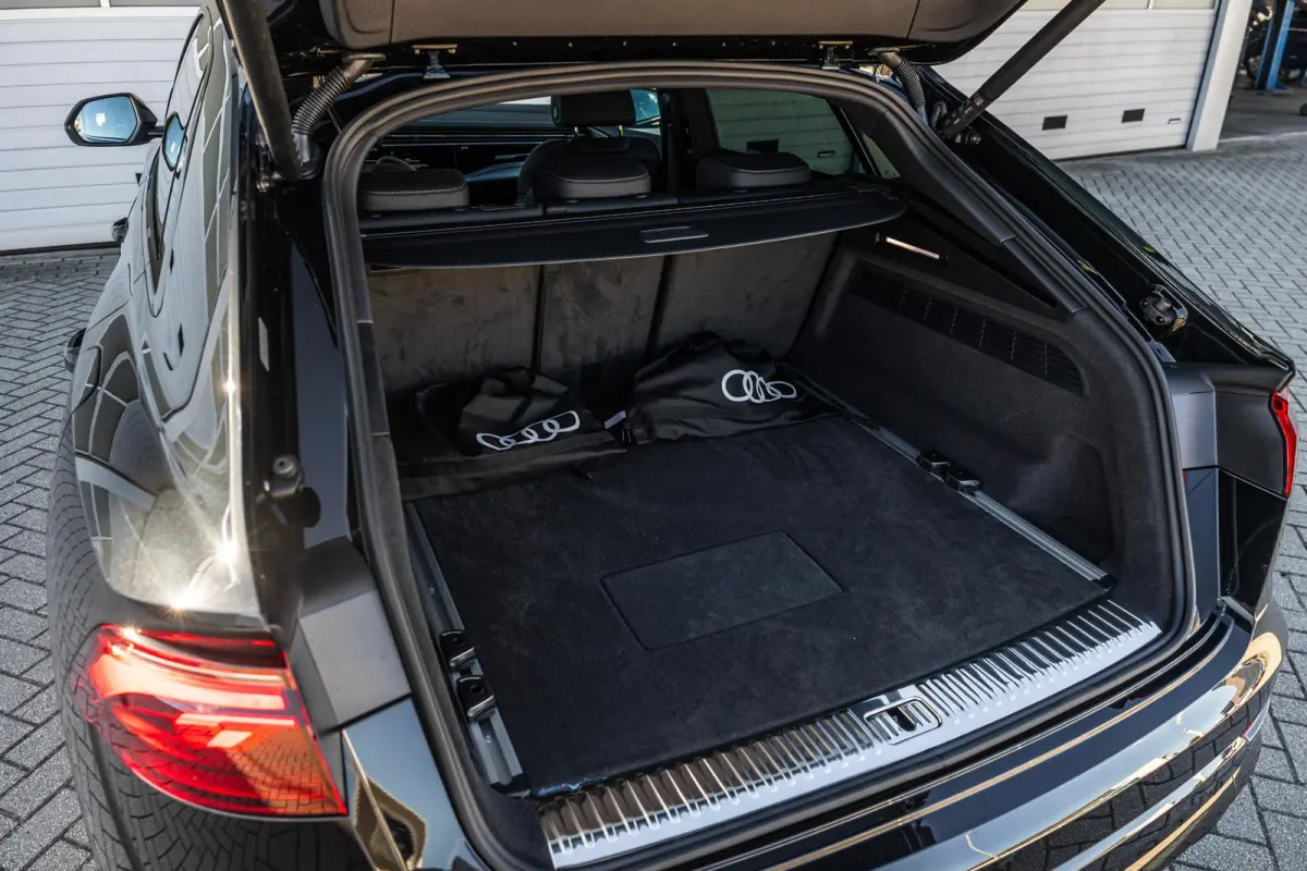 55 TFSI e 394pk quattro Pro Line S | Achterasbesturing | Panoramadak | 23" Velgen