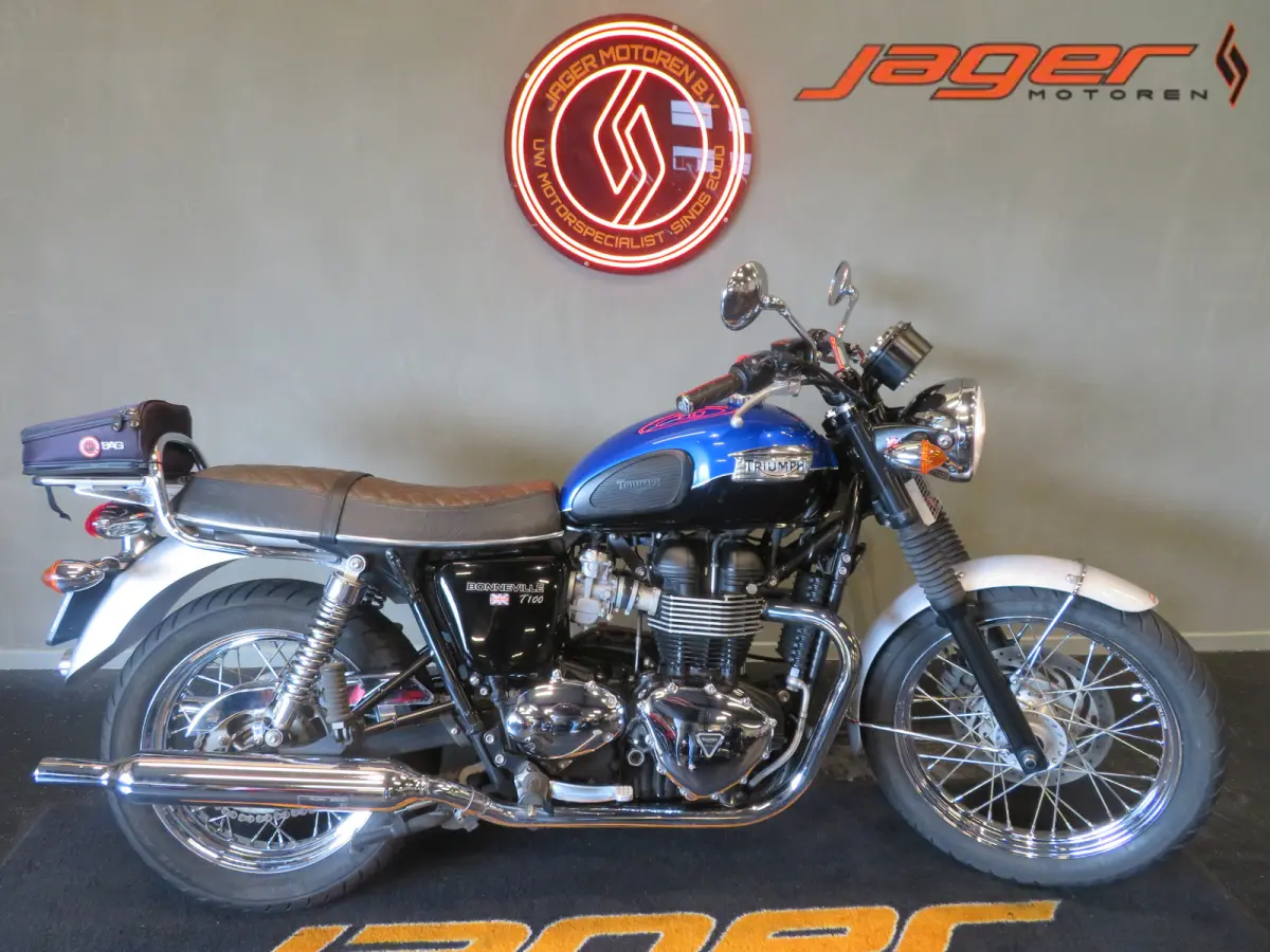 Triumph Bonneville T100 2014 Benzine Onbekend leasen