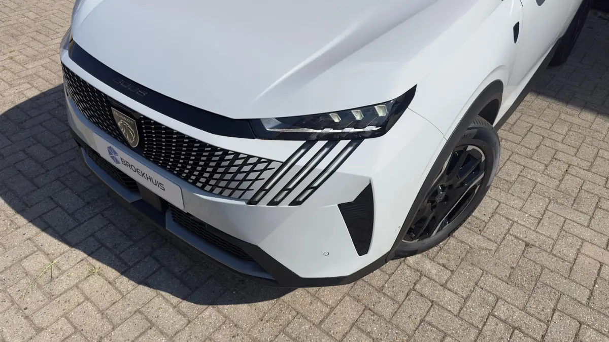GT | Adaptieve cruise control met Stop&Go functie | Elektrische parkeerrem | Extra getinte achterste zijruiten en achterruit