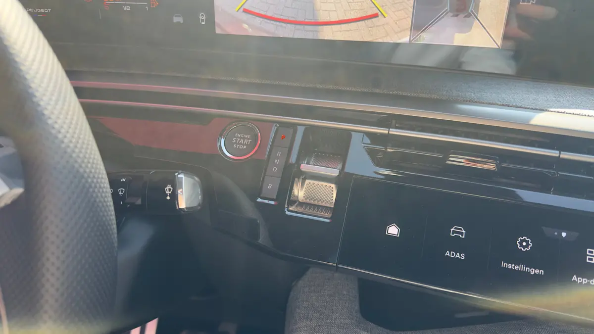 GT | Adaptieve cruise control met Stop&Go functie | Elektrische parkeerrem | Extra getinte achterste zijruiten en achterruit