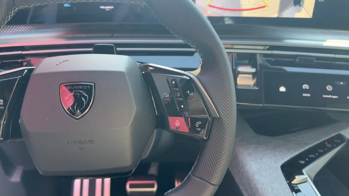 GT | Adaptieve cruise control met Stop&Go functie | Elektrische parkeerrem | Extra getinte achterste zijruiten en achterruit